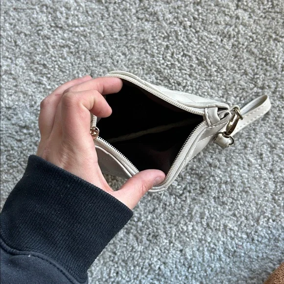 Cream Quilted Wristlet - Picture 3 of 3